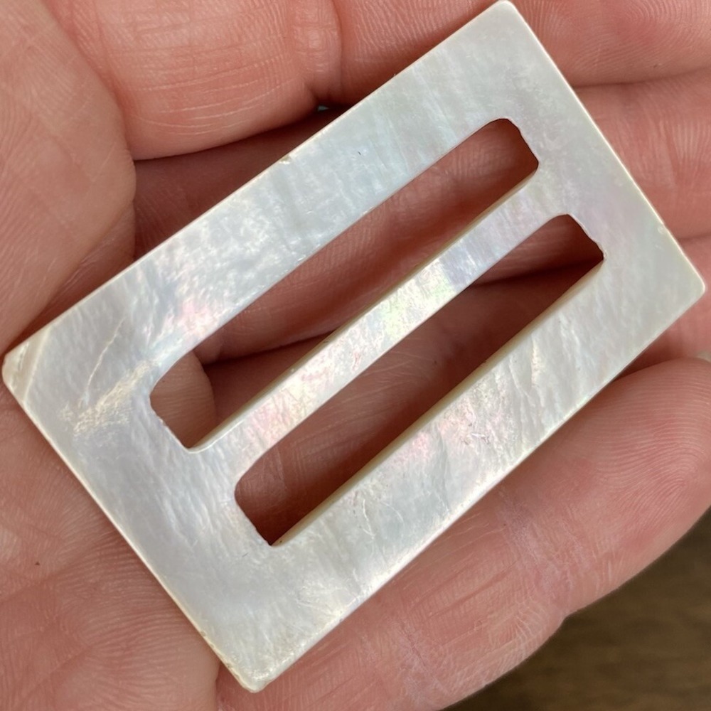 2 VTG Mother Of Pearl Ivory Irridescent Shell Scarf Slide/ Buckle Accessories - Picture 7 of 9